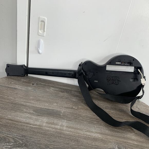 Nintendo Wii Guitar Hero Controller Gibson Les Paul RedOctane 95125.805 W/ Strap - Picture 5 of 9